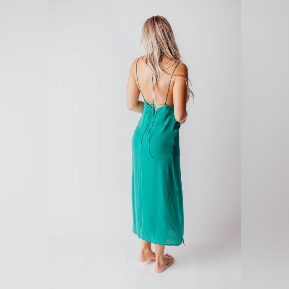 Two Can Tango Cutout Midi Dress in Kelly Green | Paige Collective Womens Dresses - Picture 4 of 4
